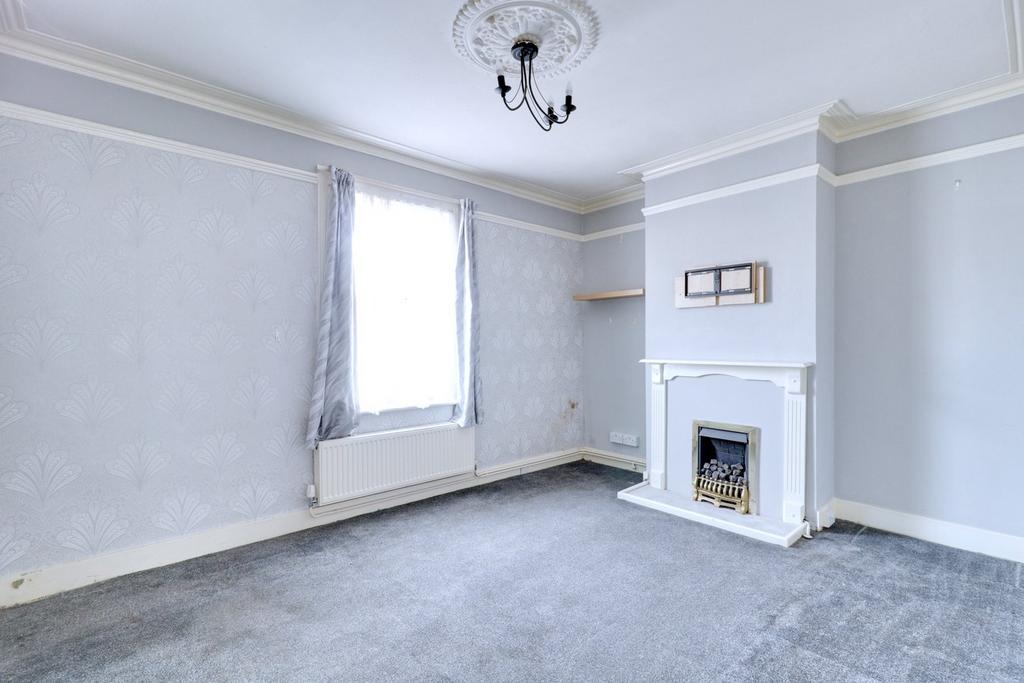 Melville Road, Rainham RM13 3 bed end of terrace house for sale £365,000