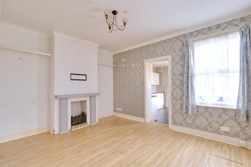 Melville Road, Rainham RM13 3 bed end of terrace house for sale £365,000