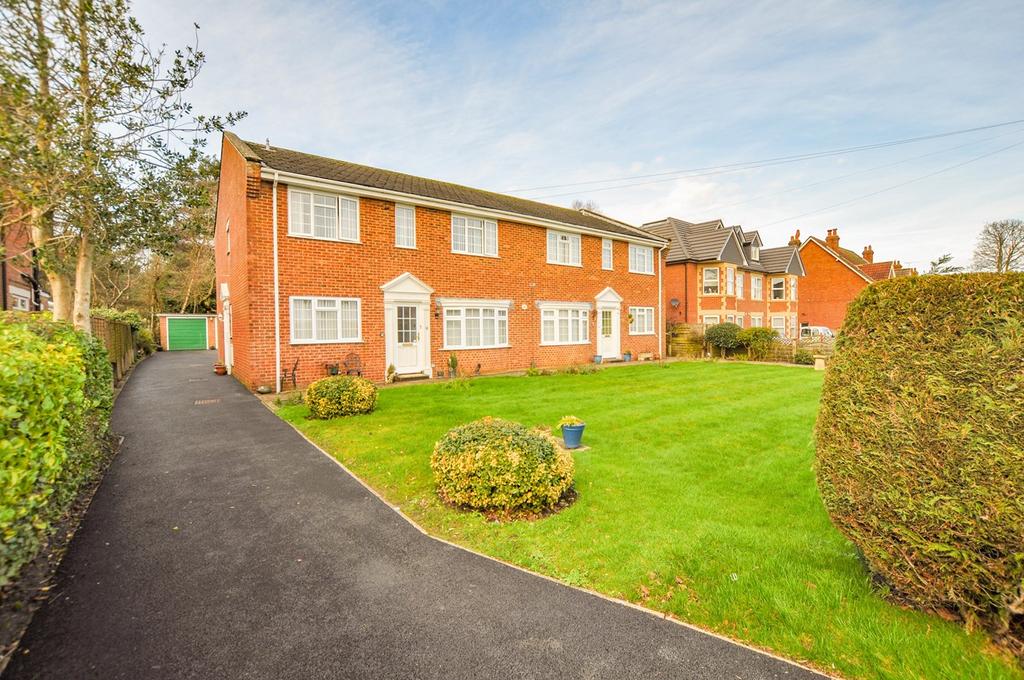 York Road, Broadstone, BH18 2 bed apartment for sale £279,950