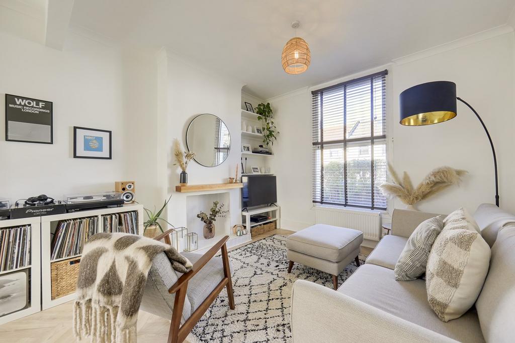 Sandhurst Road, Catford, London, SE6 3 bed terraced house for sale £
