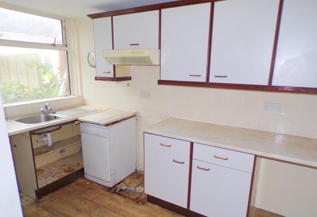 Cox Avenue, Bournemouth, Dorset 3 bed detached house for sale £359,950