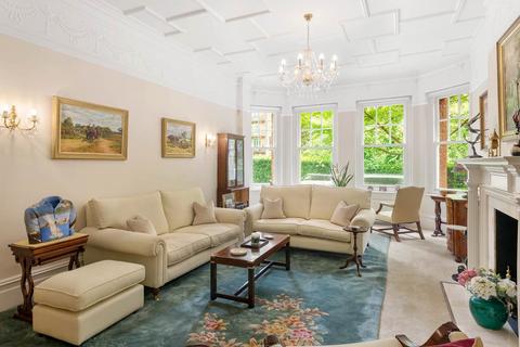 4 Oakwood Court, London, W14 8JU
