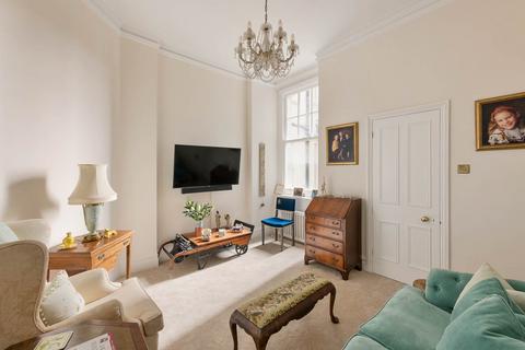 4 Oakwood Court, London, W14 8JU