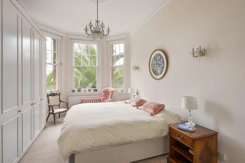 4 Oakwood Court, London, W14 8JU