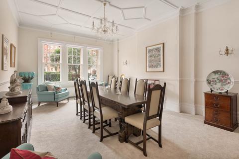 4 Oakwood Court, London, W14 8JU