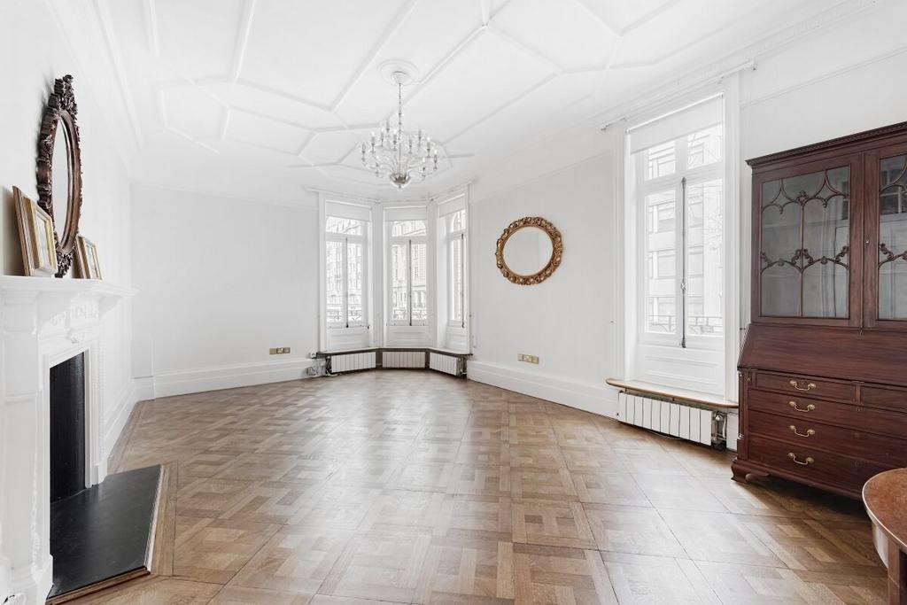 Sloane Street, Knightsbridge, SW1X 4 bed apartment to rent £5,742 pcm