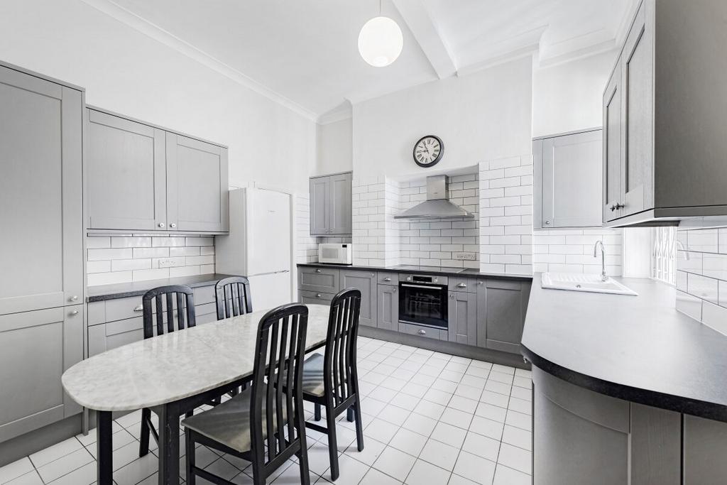Sloane Street, Knightsbridge, SW1X 4 bed apartment to rent £5,742 pcm