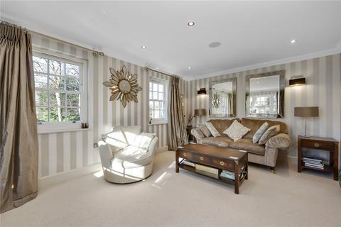 4 bedroom end of terrace house for sale, Warrenhurst Gardens, Weybridge, Surrey, KT13