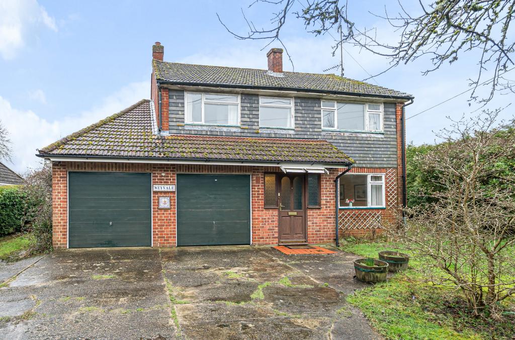 Binsted Road, Blacknest, Alton, Hampshire, GU34 4 bed detached house
