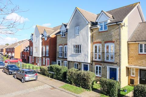 16 Kendall Gardens, Gravesend, DA11 0EE