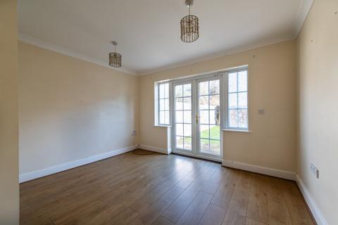 16 Kendall Gardens, Gravesend, DA11 0EE