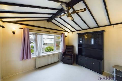 1 bedroom park home for sale, Avenue Three, Meadowlands, Addlestone, Surrey, KT15