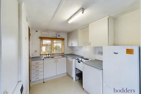 1 bedroom park home for sale, Avenue Three, Meadowlands, Addlestone, Surrey, KT15