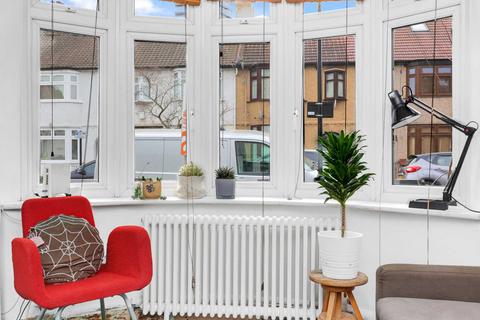 24 Sanderstead Road, London, E10 7PP