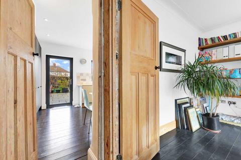 24 Sanderstead Road, London, E10 7PP