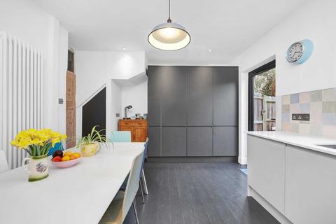24 Sanderstead Road, London, E10 7PP