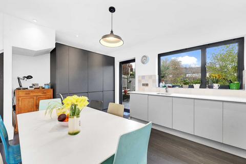 24 Sanderstead Road, London, E10 7PP