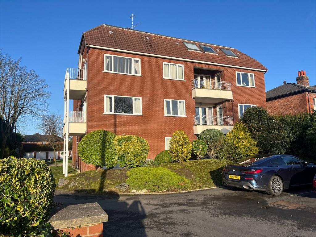 York Road, Southport PR8 3 bed ground floor flat for sale £249,950