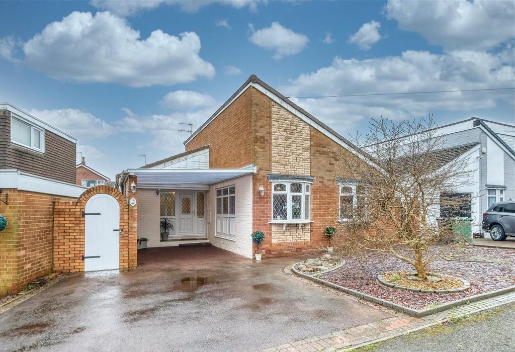 Lawnswood Road, Wordsley... 2 bed detached bungalow £335,000