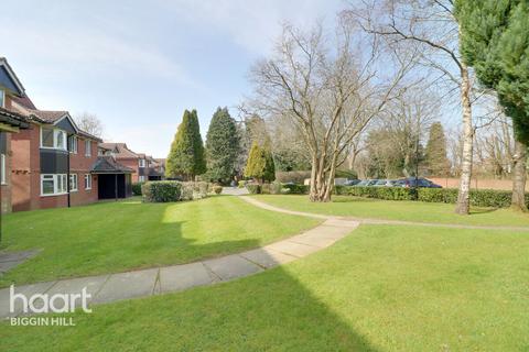 Flat 25, Douglas Court Main Road, Biggin Hill, Westerham, TN16 3LQ