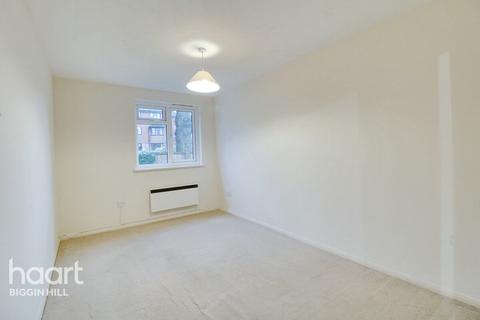 Flat 25, Douglas Court Main Road, Biggin Hill, Westerham, TN16 3LQ