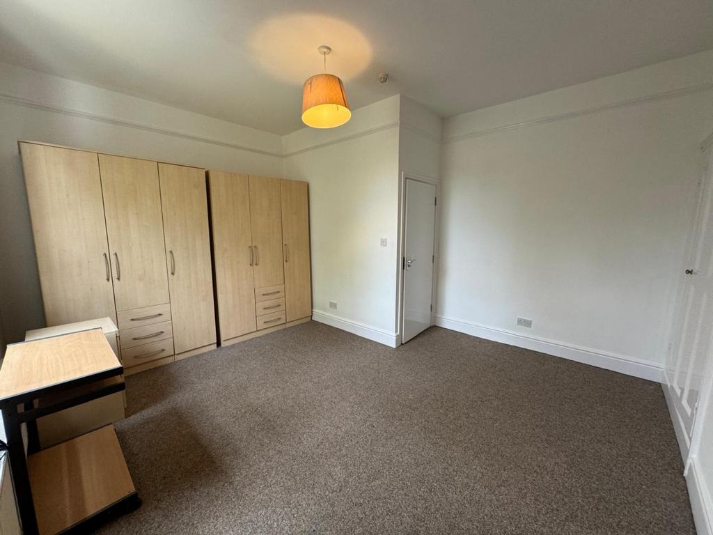 84 Brackenbury Road