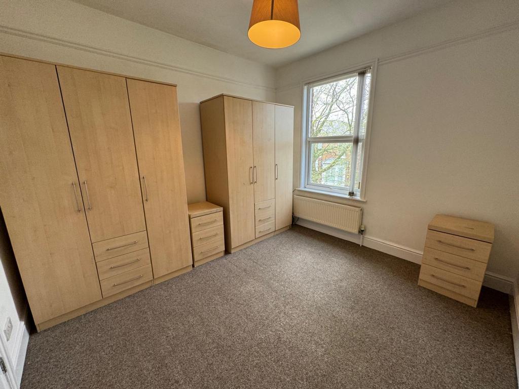 84 Brackenbury Road
