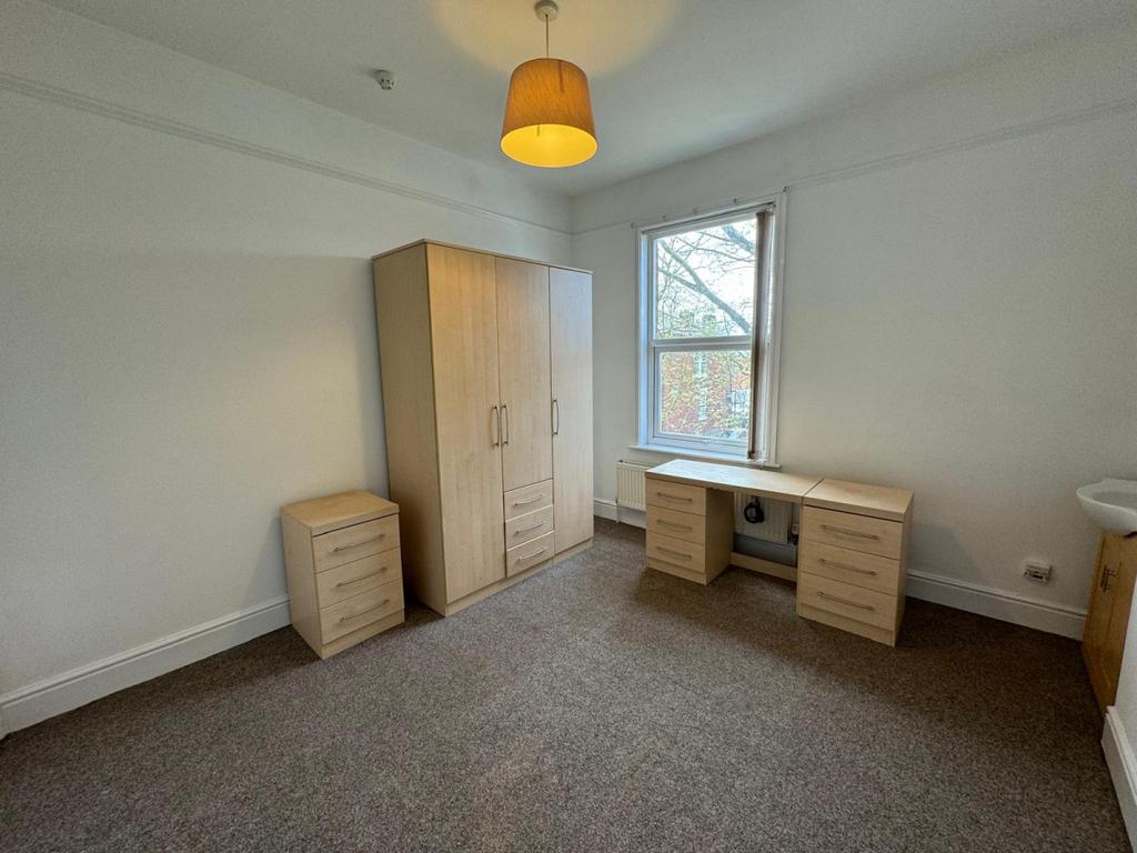 84 Brackenbury Road