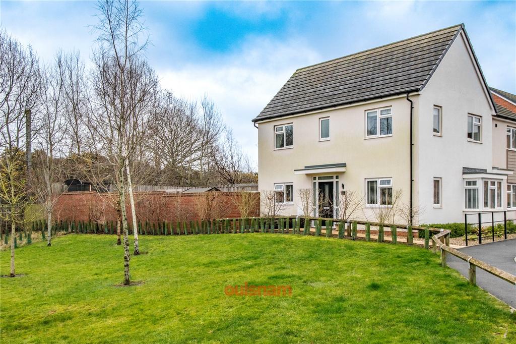 Russell Street, Cofton Hackett... 3 bed semidetached house for sale