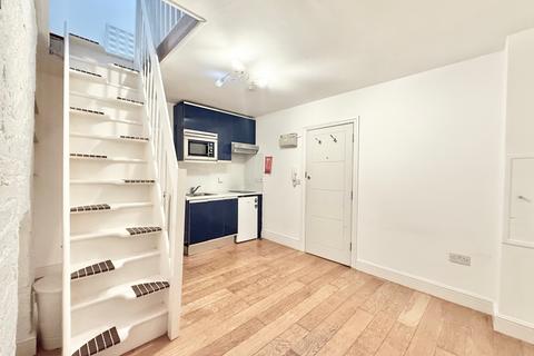 undefined, Dollis Road, London N3