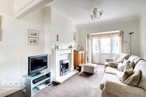 26 Milton Avenue, Hornchurch, RM12 4BW
