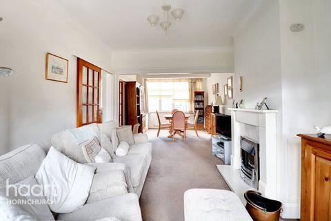 26 Milton Avenue, Hornchurch, RM12 4BW