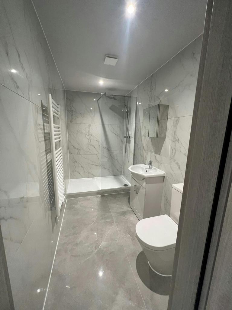 Bathroom 1.jpg