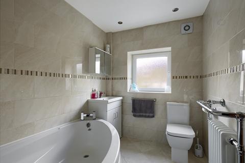 4 Halifax Road, Briercliffe, Burnley, BB10 3QH