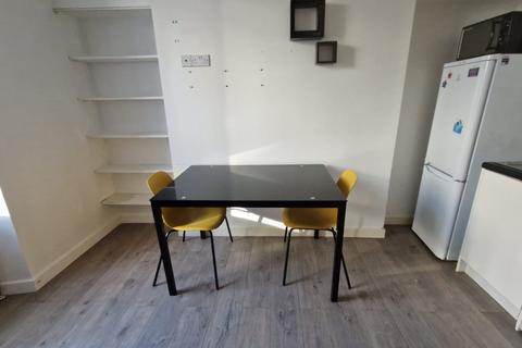 2 bedroom flat to rent, Walker Road, Aberdeen AB11