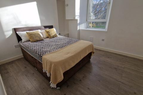 2 bedroom flat to rent, Walker Road, Aberdeen AB11