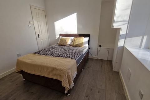 2 bedroom flat to rent, Walker Road, Aberdeen AB11