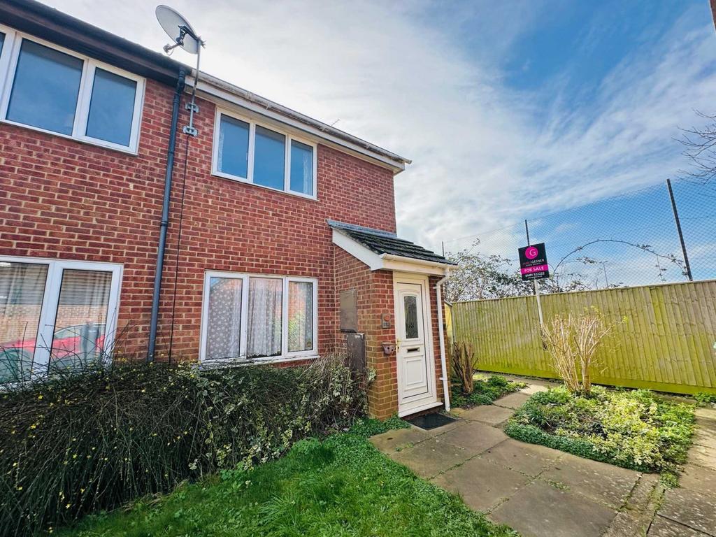 Fir Tree Avenue, Wallingford 2 bed end of terrace house for sale £300,000