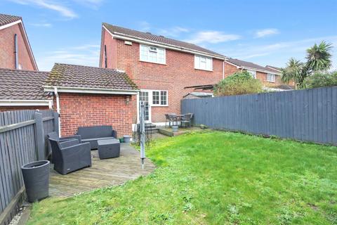 11 Chaffinch Close, Poole, BH17 7UR