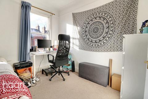 204 Fleeming Road, Walthamstow, London, E17 5EU