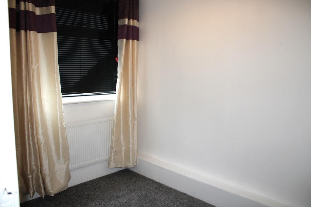 16 Braemar bedroom 2 2