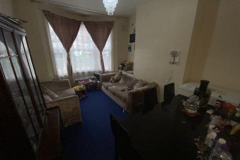 3 bedroom terraced house for sale, Shrubbery Road, SOUTHALL, Greater London, UB1