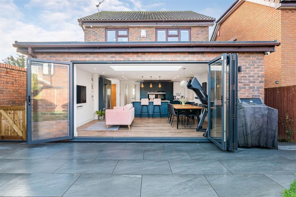 Lyndley Chase, Cleeve... 3 bed detached house for sale £420,000