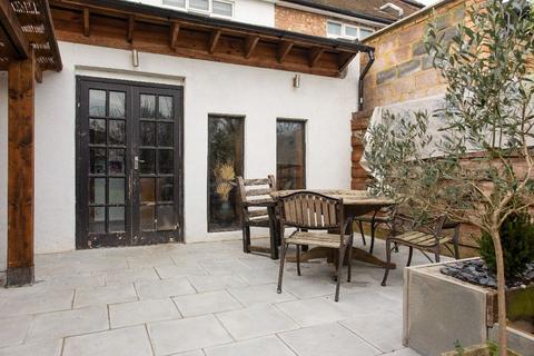 152 Twickenham Road, Hanworth, Feltham, TW13 6HD