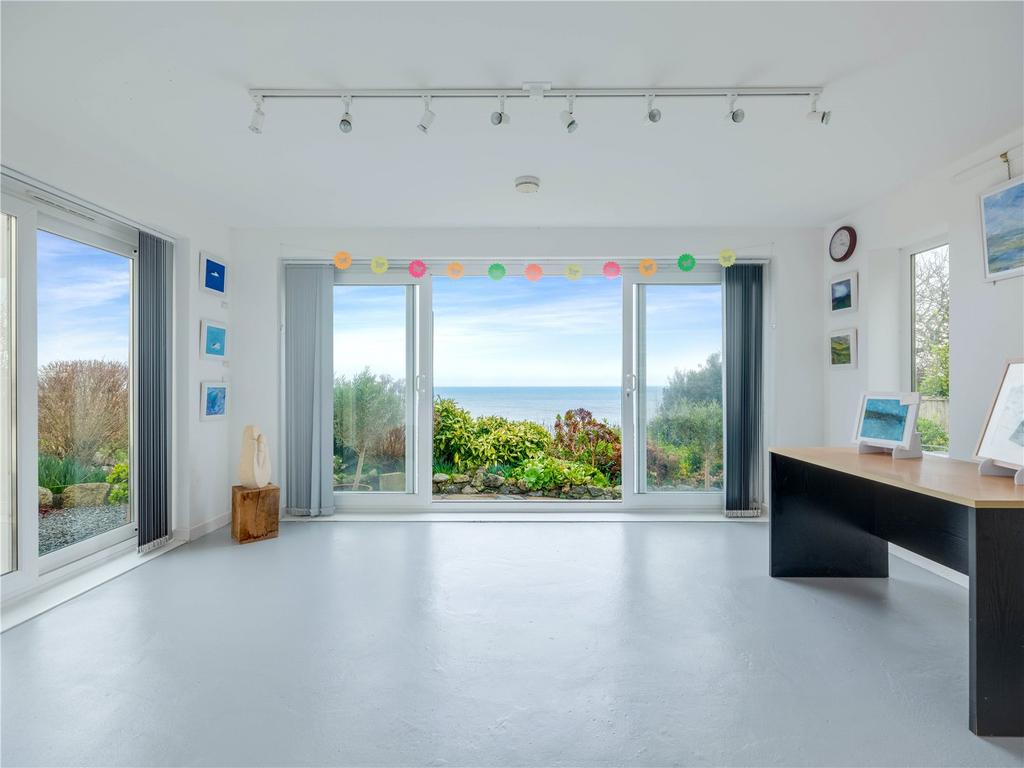 Studio/ Bedroom
