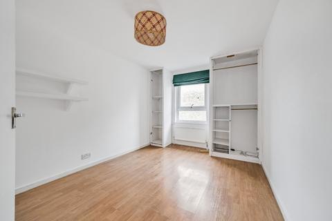 2 bedroom apartment to rent, Huguenot Square London SE15