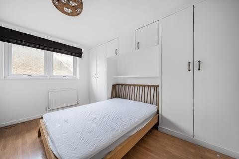 2 bedroom apartment to rent - Huguenot Square London SE15