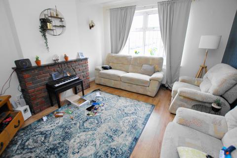 3 bedroom semi-detached house for sale - Ilford IG2