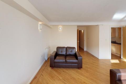 2 bedroom flat to rent, New Hall Lane, Preston, PR1