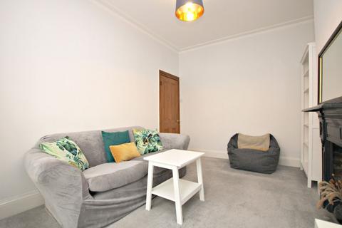 2 bedroom flat to rent, Sandringham Road, Willesden